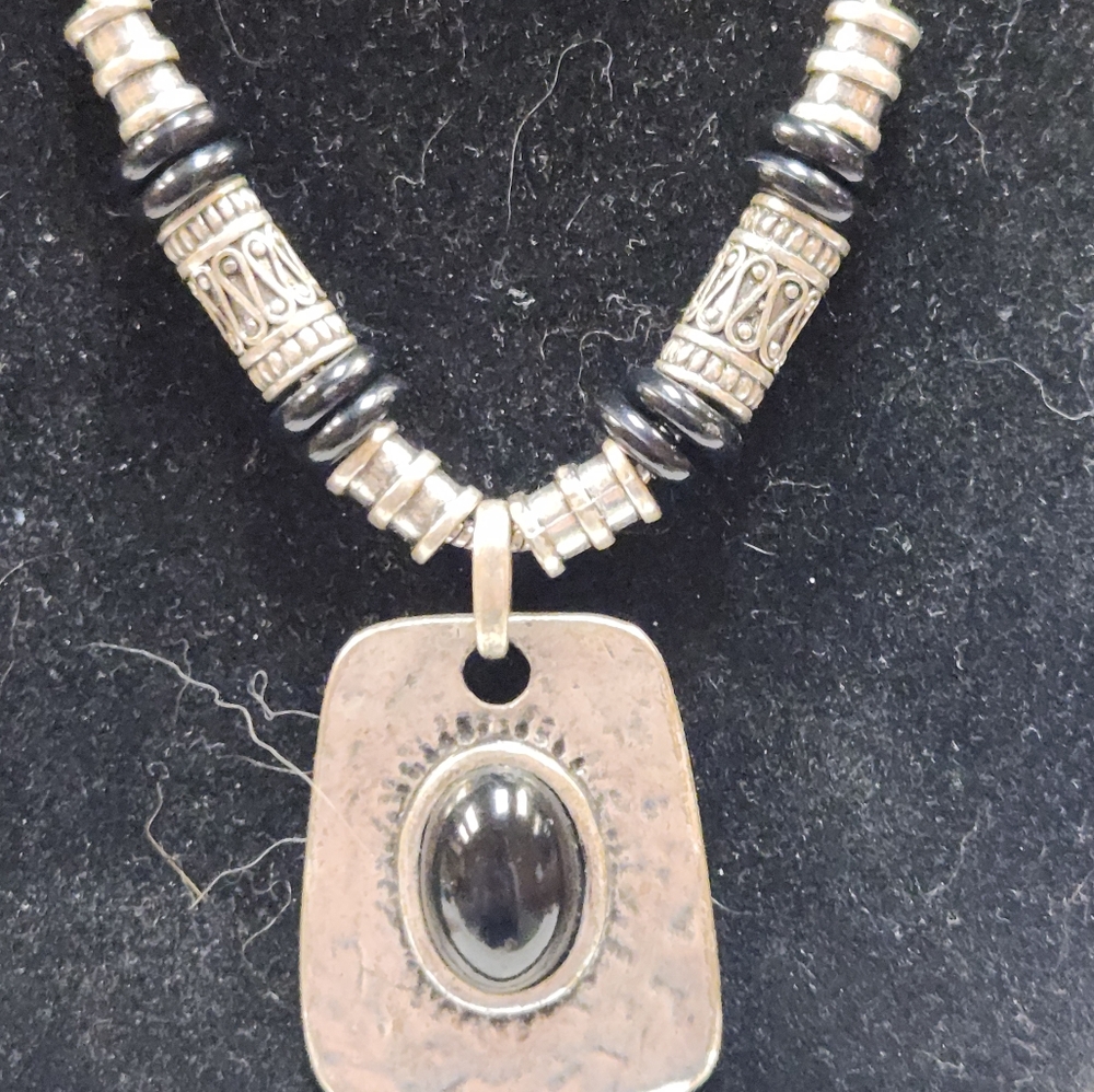 Lia Sophia Necklace - Picture 2 of 3